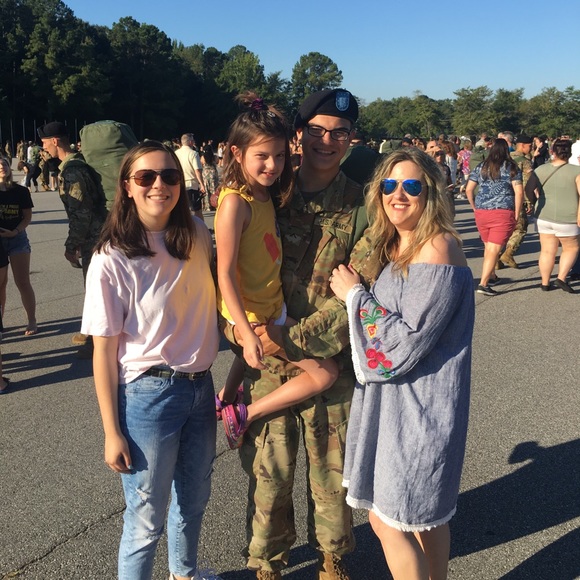 Meet your Posher, Danielle - Picture 2 of 4